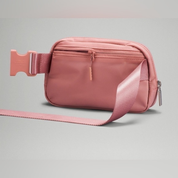 Lululemon Everywhere Belt Bag 1L Pink Pastel - Picture 3 of 4
